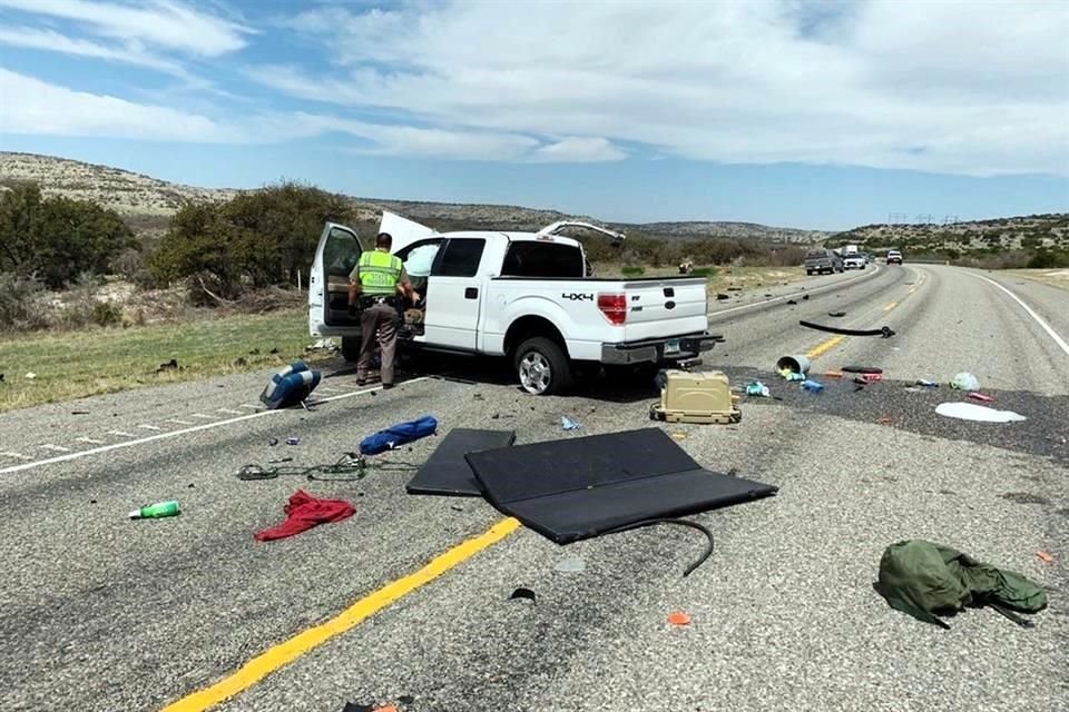 Los migrantes iban a bordo de una camioneta Dodge roja, que chocó de frente con una pickup Ford F-150 blanca a casi 48 kilómetros al norte de Del Río.