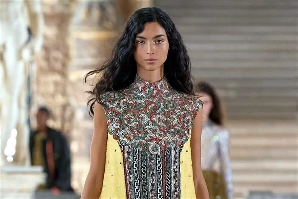 Tindi Mar hizo su debut mundial en la pasarela del Fashion Week de París.