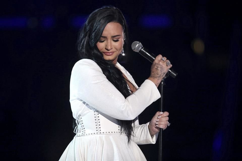 Demi Lovato reveló que fue violada por uno de sus ex novios cuando tenía 15 años, y que el hombre que le vendió la droga por la que tuvo su sobredosis también la agredió sexualmente.