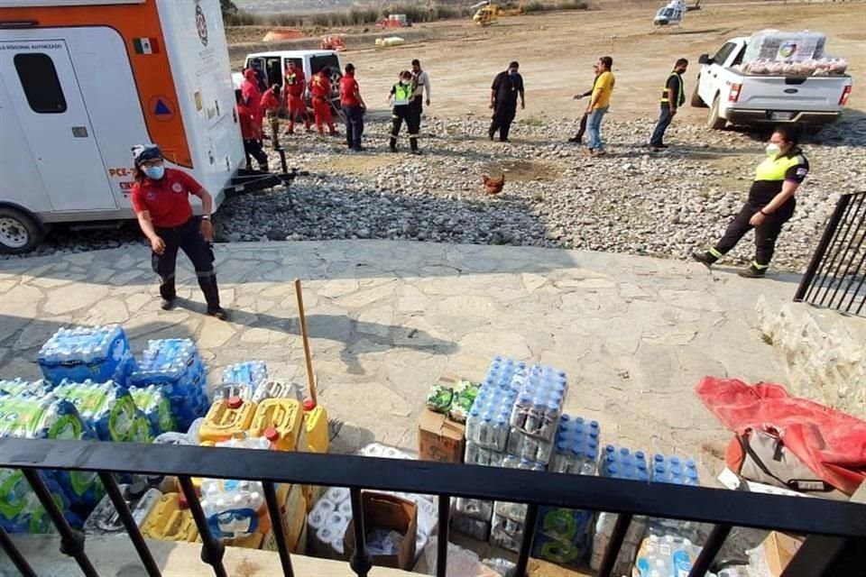 También han llegado víveres para los rescatistas y los habitantes afectados.