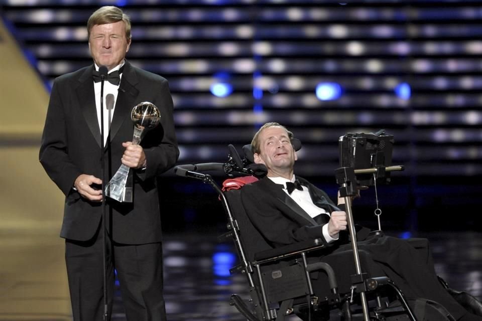 Dick Hoyt y su hijo Rick recibieron varios reconocimientos por su labor en equipo.