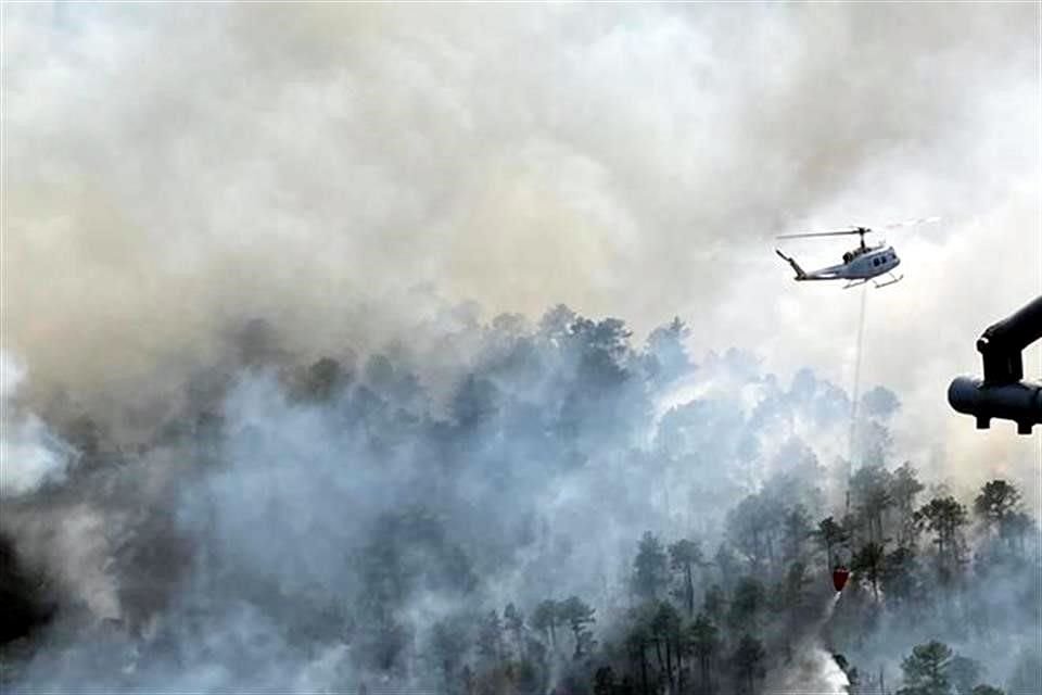 El incendio en la Sierra de Santiago ha consumido más de mil 200 hectáreas.