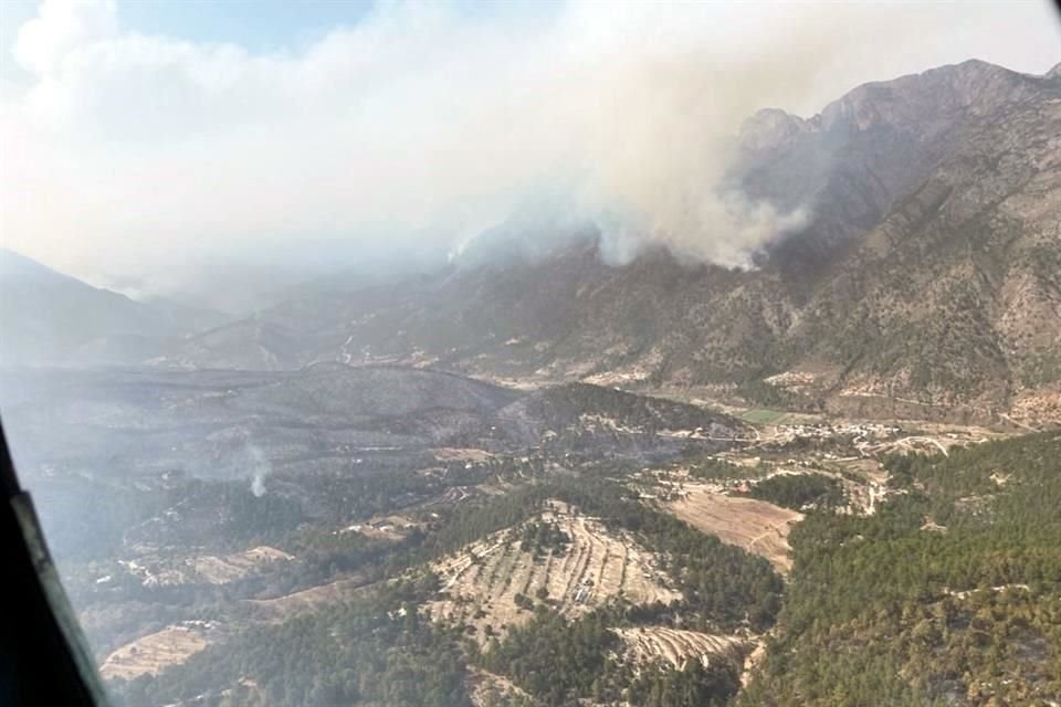 El incendio en la Sierra de Santiago ha consumido más de mil 200 hectáreas.