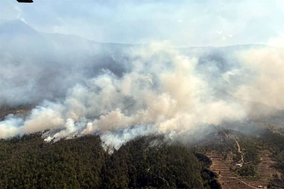 El incendio en la Sierra de Santiago ha consumido más de mil 200 hectáreas.