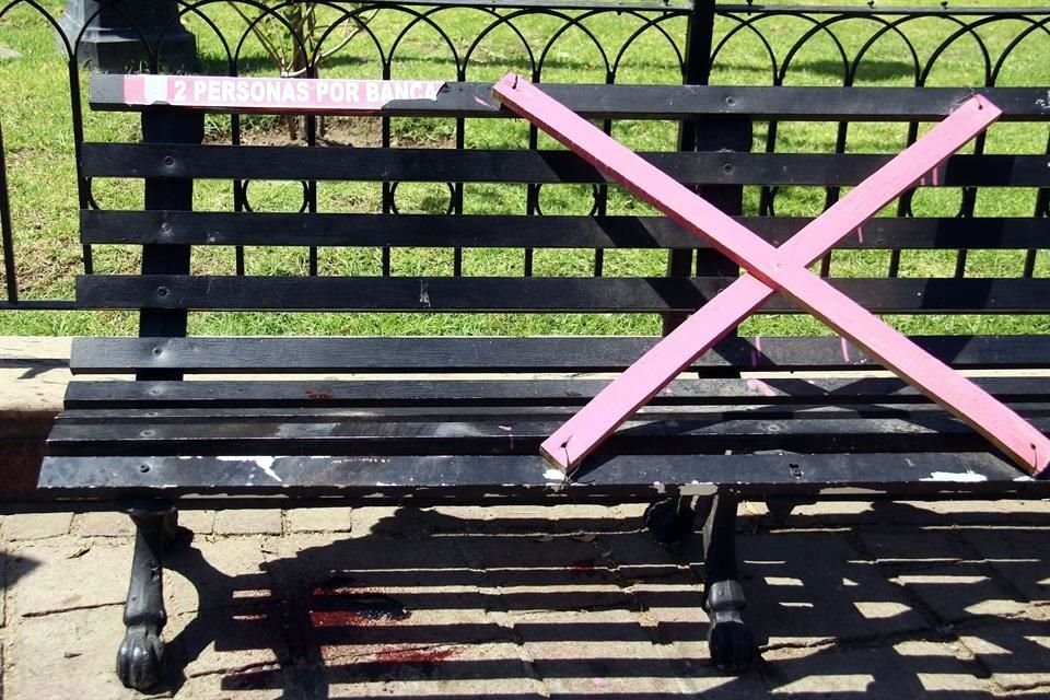 El cuerpo de una persona envuelto en bolsas fue abandonado al mediodía de hoy en una banca del Jardín Hidalgo, en Tlaquepaque.