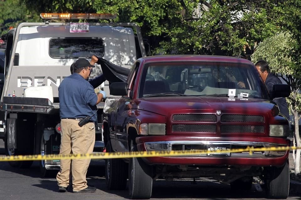 6 DE MARZO DE 2018. Hallaron 8 cuerpos en una camioneta en la Colonia Morelos. Se hacía referencia a 'El Cholo'.