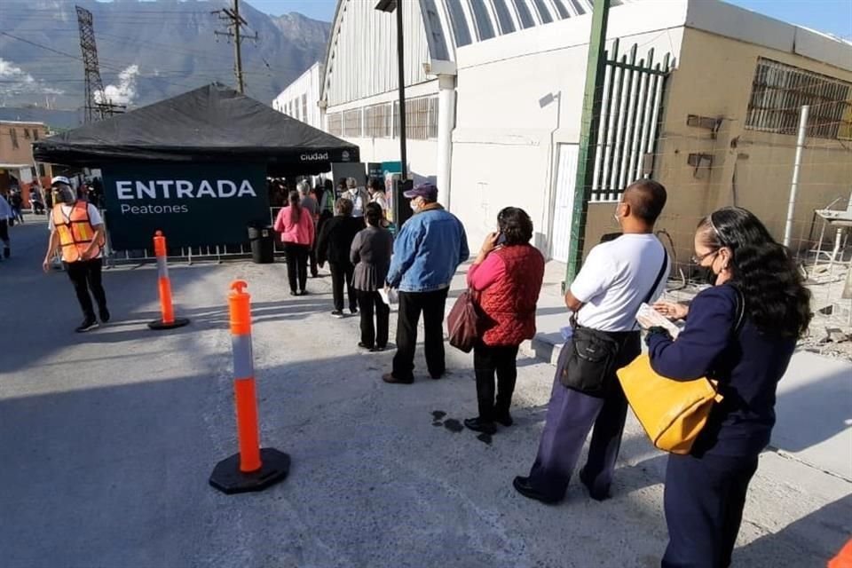 La vacunación también se realizó en un módulo instalado en el Gimnasio San Pedro 400.
