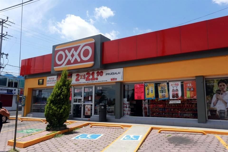 En 2020 cada tienda OXXO pagó en promedio 14,052 pesos al mes por energía renovable.