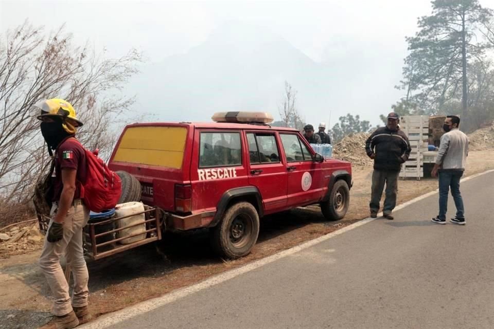Avanza incendio de la Carretera de Rayones a Montemorelos.