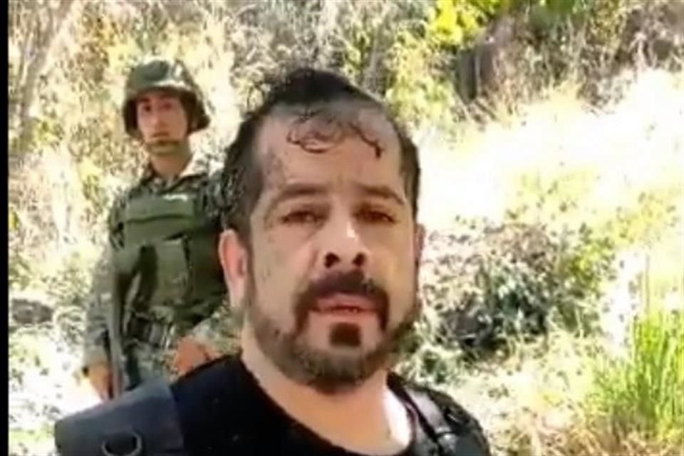 En un video, los militares le leen sus derechos al detenido.