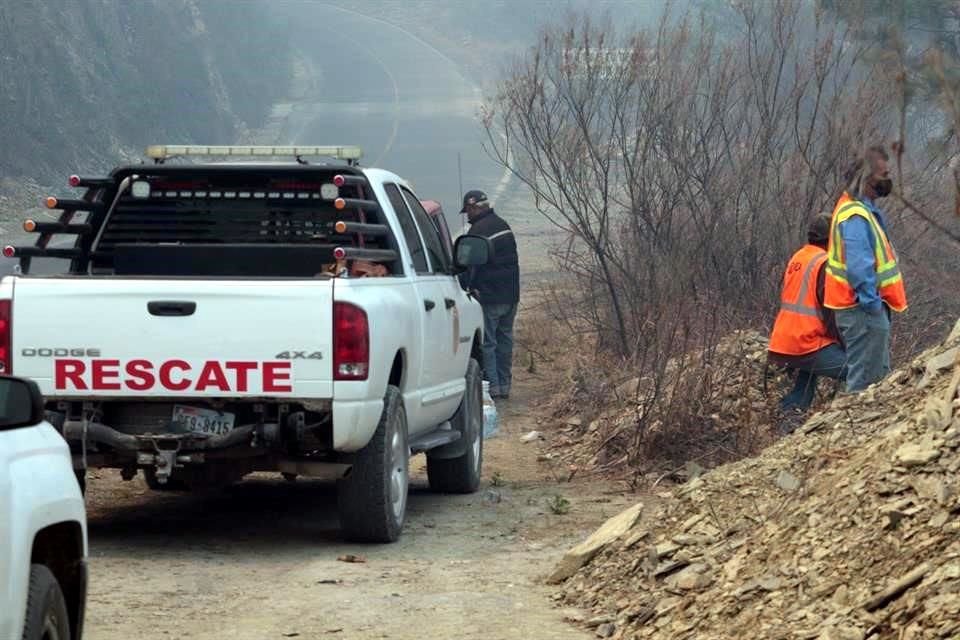 Avanza incendio de la Carretera de Rayones a Montemorelos.