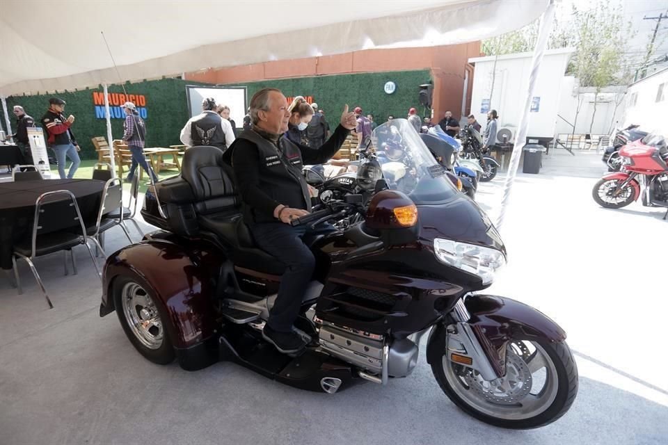 El candidato a la Alcaldía de San Pedro por Acción Nacional realizó una rodada con decenas de motociclistas por el Municipio.