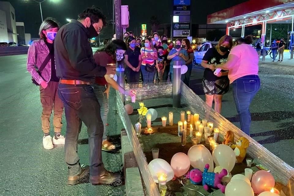 Vecinos realizaron oraciones por las pequeñas en el lugar del accidente