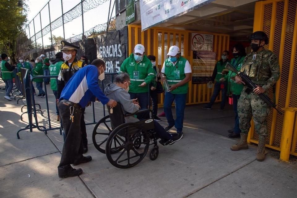 En la Prepa 5, en Tlalpan, la inmunización es ágil.