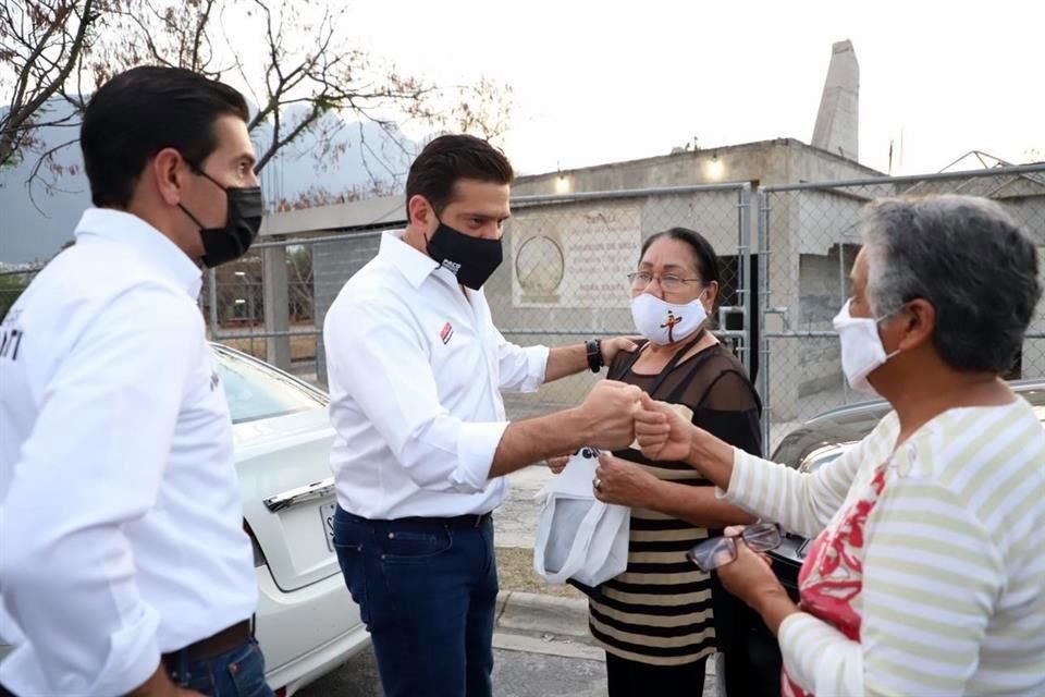 El candidato de la coalición PRI- PRD a la Alcaldía de Monterrey, Francisco Cienfuegos, prometió reglamentar la operación del mecanismo de presupuesto participativo.