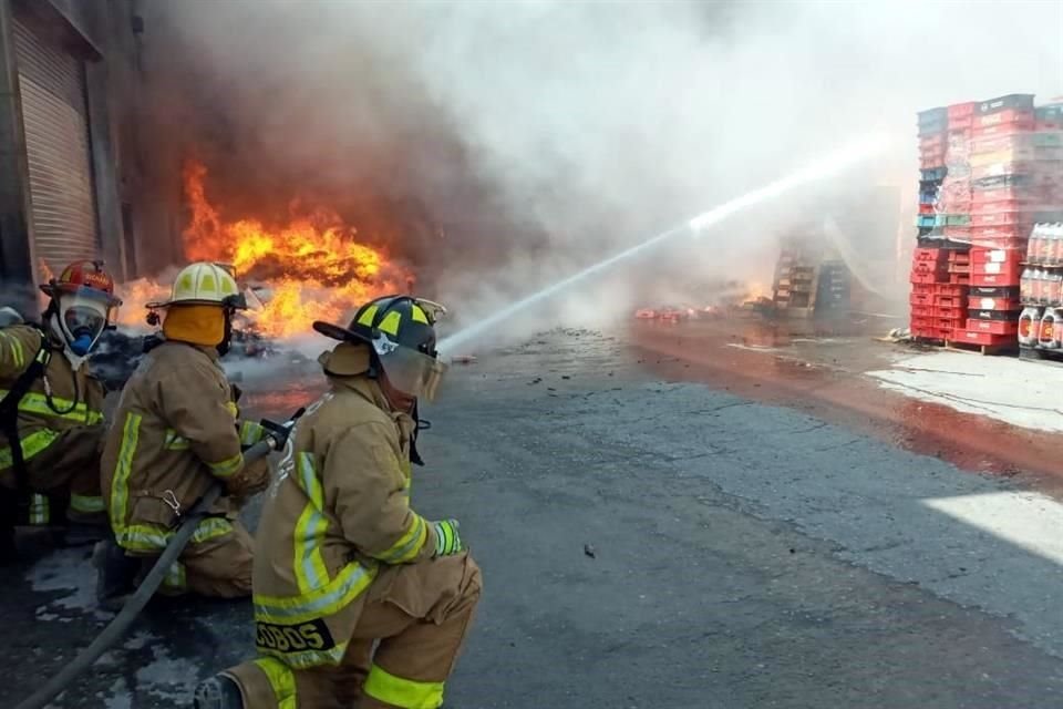 Miguel Perales, director de PC Nuevo León, comentó que la mayor parte de los incendios urbanos se han dado en terrenos baldíos y empresas pequeñas.