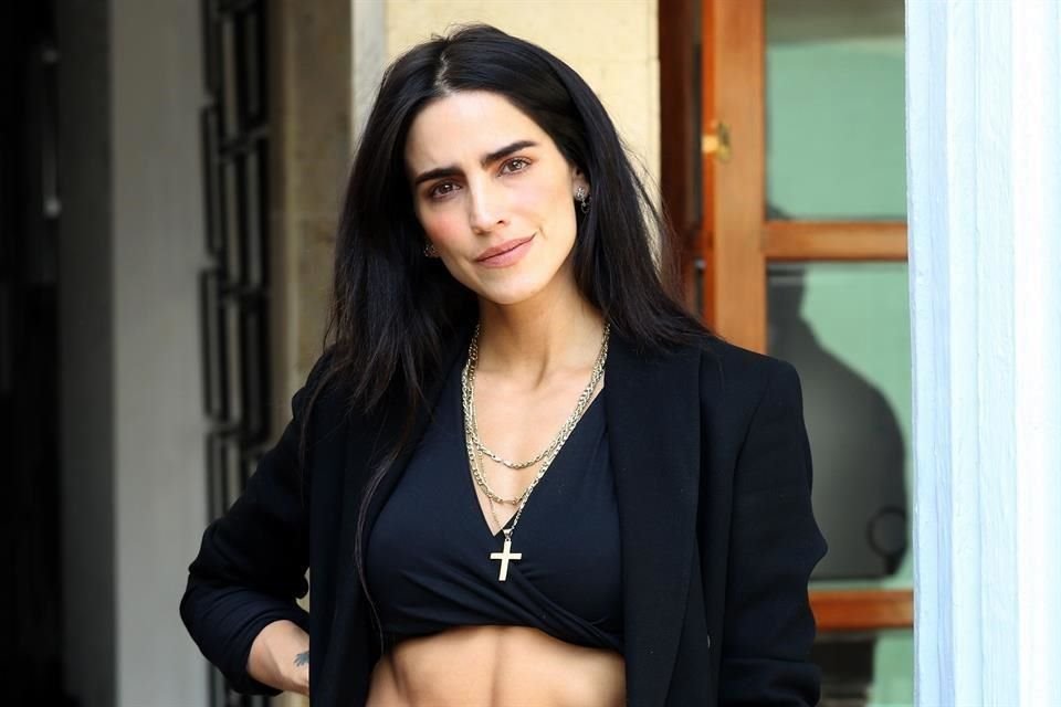 Bárbara de Regil debuta en Telemundo con la serie 'Parientes a la Fuerza'