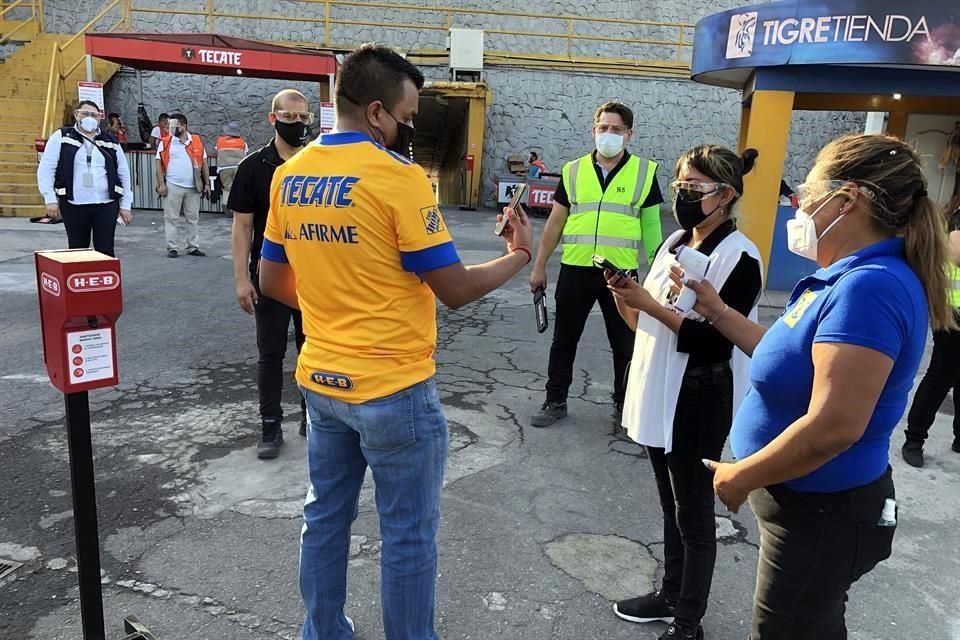 El acceso al Universitario fue muy distinto al de un partido en la 'era normal'.