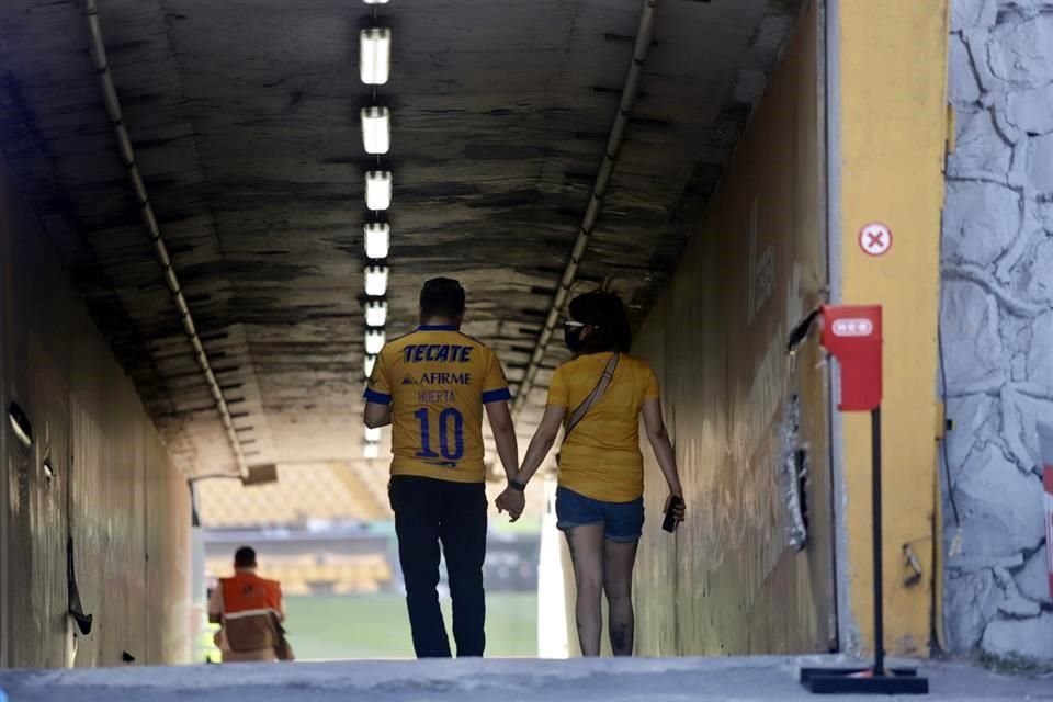 La afición entró al estadio desde poco antes de las 19:00 horas.