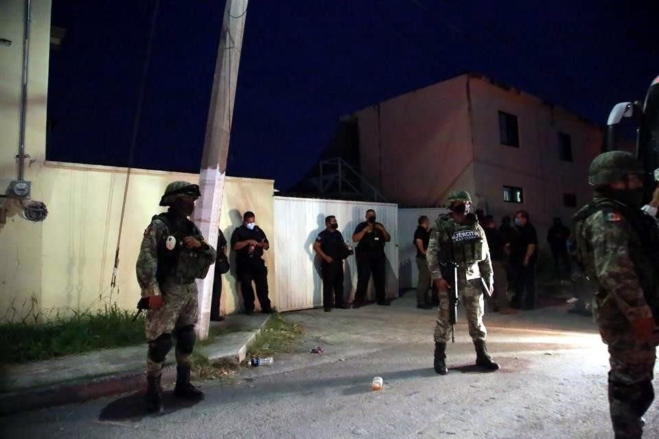 Alrededor de las 17:00 horas, agentes del INM, en coordinación con la Ministerial y la Guardia Nacional, Fuerza Civil y Policía de Cadereyta, llegaron a la bodega, donde localizaron al grupo.