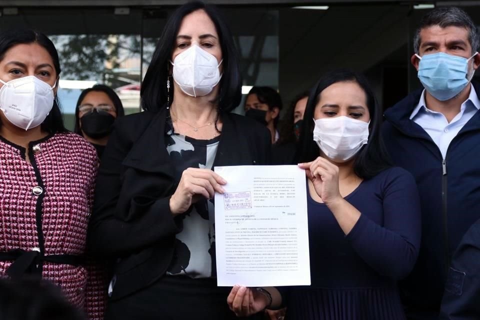 Lía Limón fue herida en la naríz el pasado lunes. Hoy, junto con otros alcaldes electos, presentó una denuncia por las lesiones.