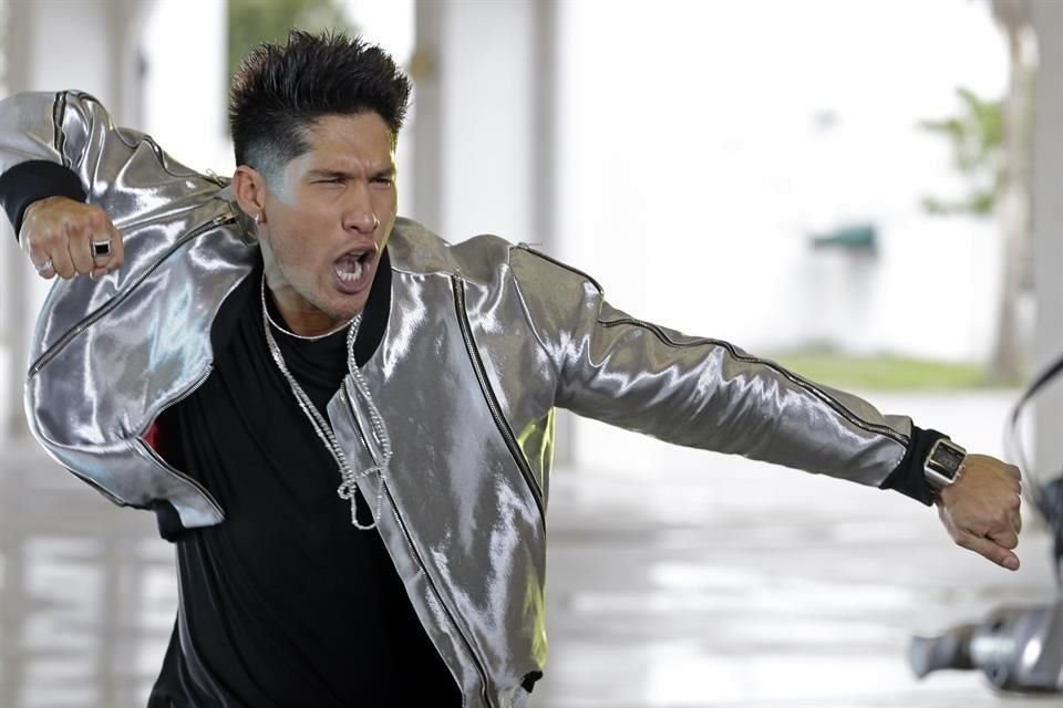 Chyno Miranda, cantante del dúo 'Chino y Nacho', confirma separación con su esposa.