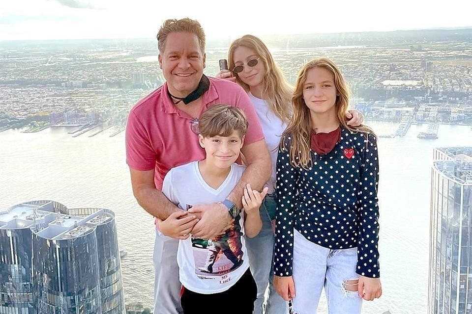 Beto con Cata, Valeria y Beto Santos Garza