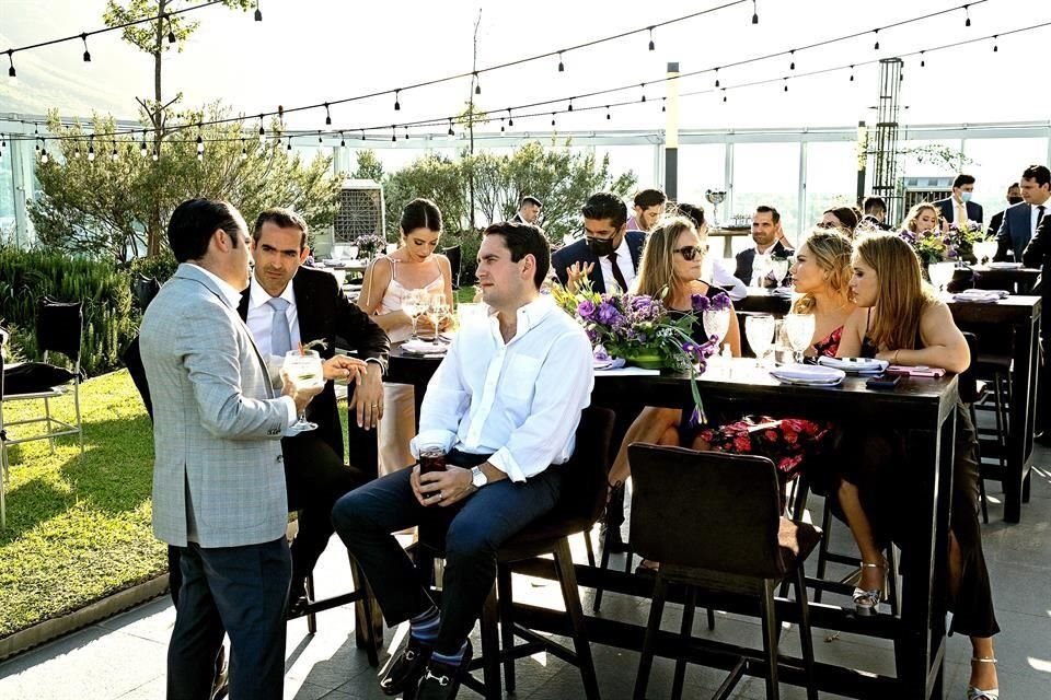Los invitados convivieron durante la recepción.