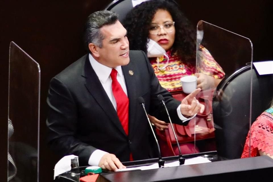 Alejandro Moreno, líder nacional y legislador del PRI, manifestó que su bancada no recibe órdenes de nadie y no se subordinará al Ejecutivo.