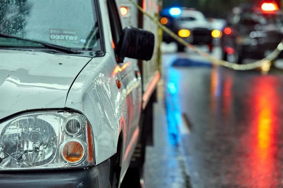 El hombre intentó cruzar por una zona no peatonal, que comúnmente es usada por los peatones para llegar hasta una parada de camiones.
