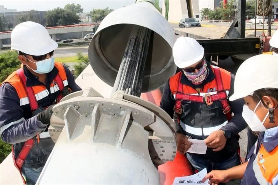 Trabajadores revisarán los 28 tensores con los que cuenta el puente.