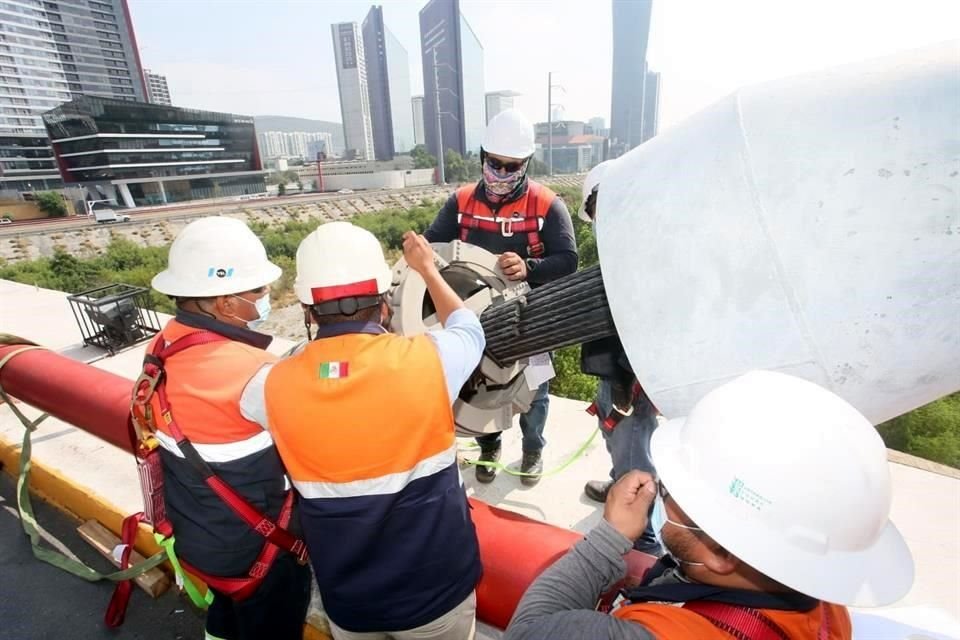Trabajadores revisarán los 28 tensores con los que cuenta el puente.
