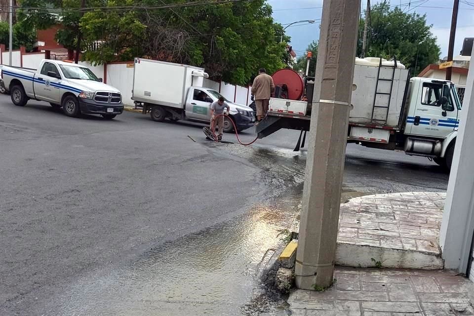 El problema de aguas negras y falta de presión en el suministro, es una constante para los vecinos de Vista Hermosa.