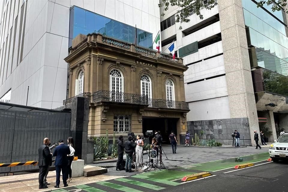 El acercamiento entre las partes tiene lugar en el Hotel Sofitel de Paseo de la Reforma.