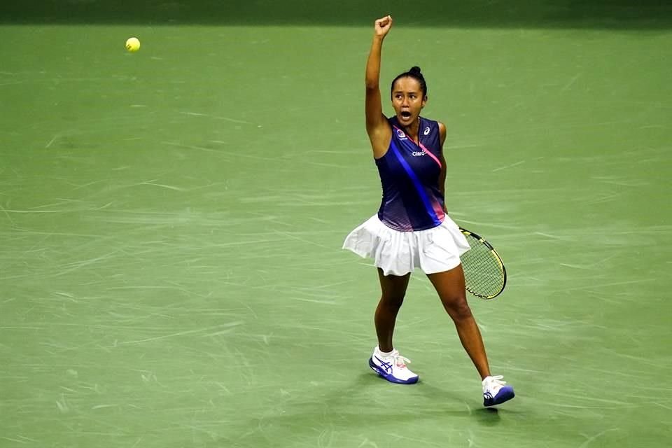 Leylah Fernandez, de Canadá, sorprendió al vencer a la japonesa Naomi Osaka.