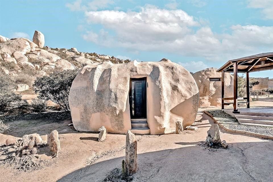 Encontrarás grandes hoteles o también podrás hospedarte en pequeñas cabañas.