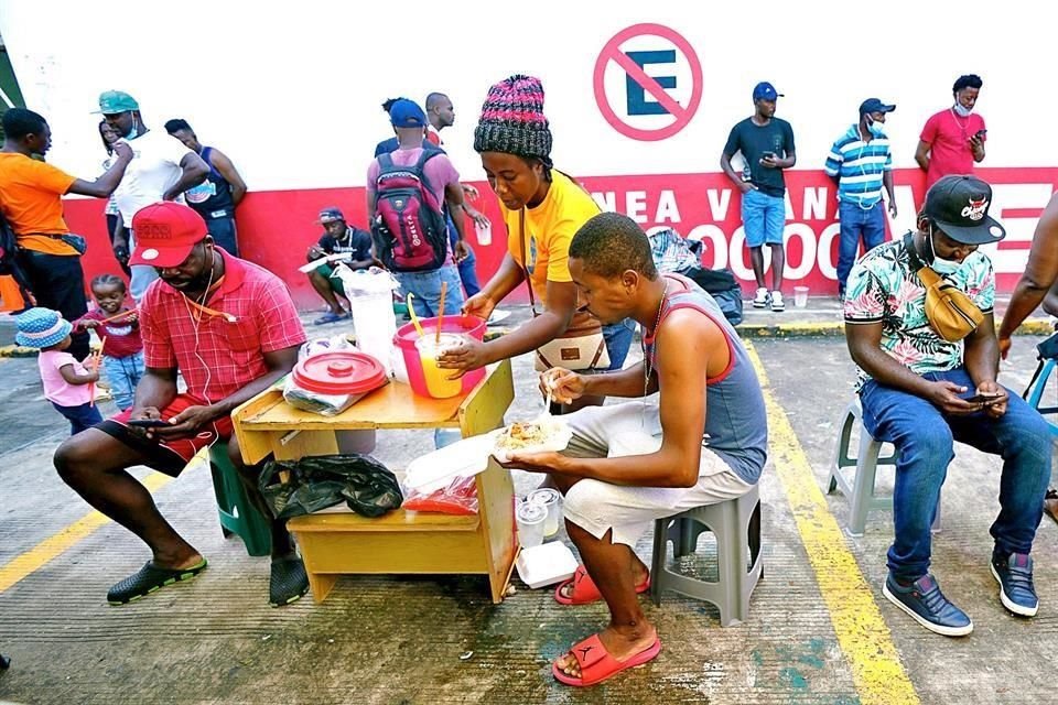 Mientras en las calles de la ciudad fronteriza chiapaneca los haitianos predominan, ayer una nueva caravana avanzó por Chiapas.