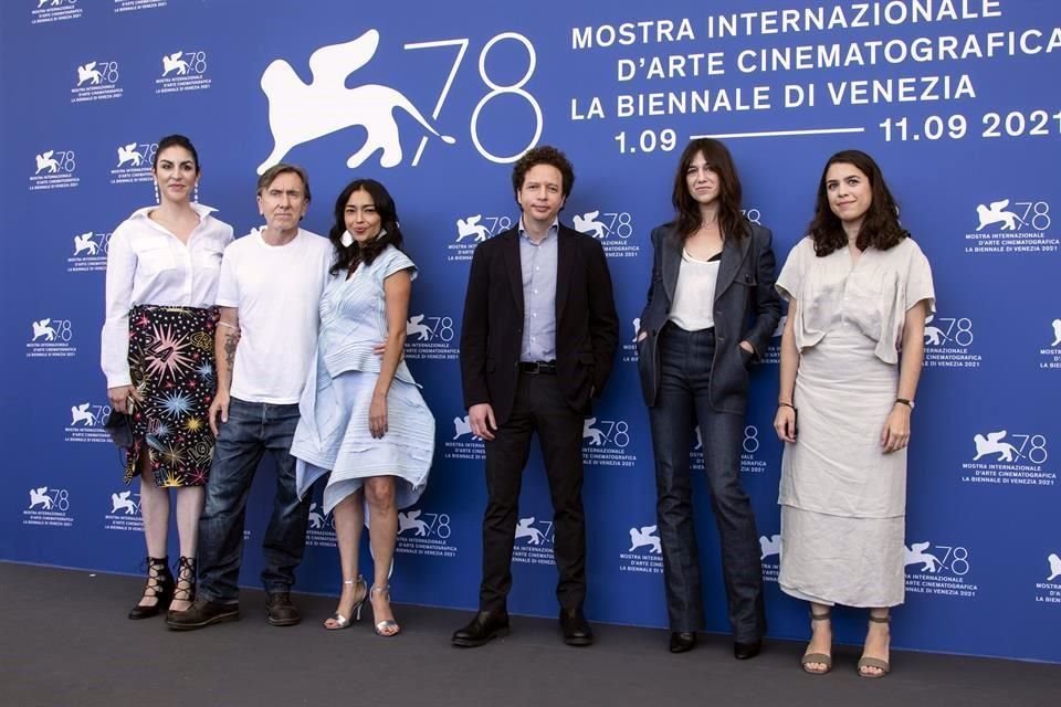 El director mexicano Michel Franco compite este domingo en el Festival de venecia con el filme 'Sundown', protagonizado por Tim Roth.