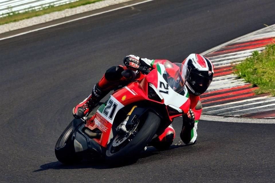 Troy Bayliss es el único piloto de motociclismo que ha ganado una carrera de Moto GP y una de SBK en el mismo año: 2006.