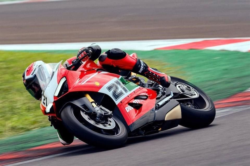 Troy Bayliss es el único piloto de motociclismo que ha ganado una carrera de Moto GP y una de SBK en el mismo año: 2006.