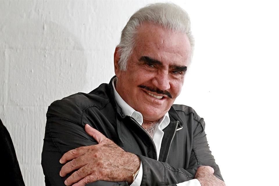 Vicente Fernández tiene ya un mes hospitalizado, y aún no hay una fecha para que pueda dejar el nosocomio.