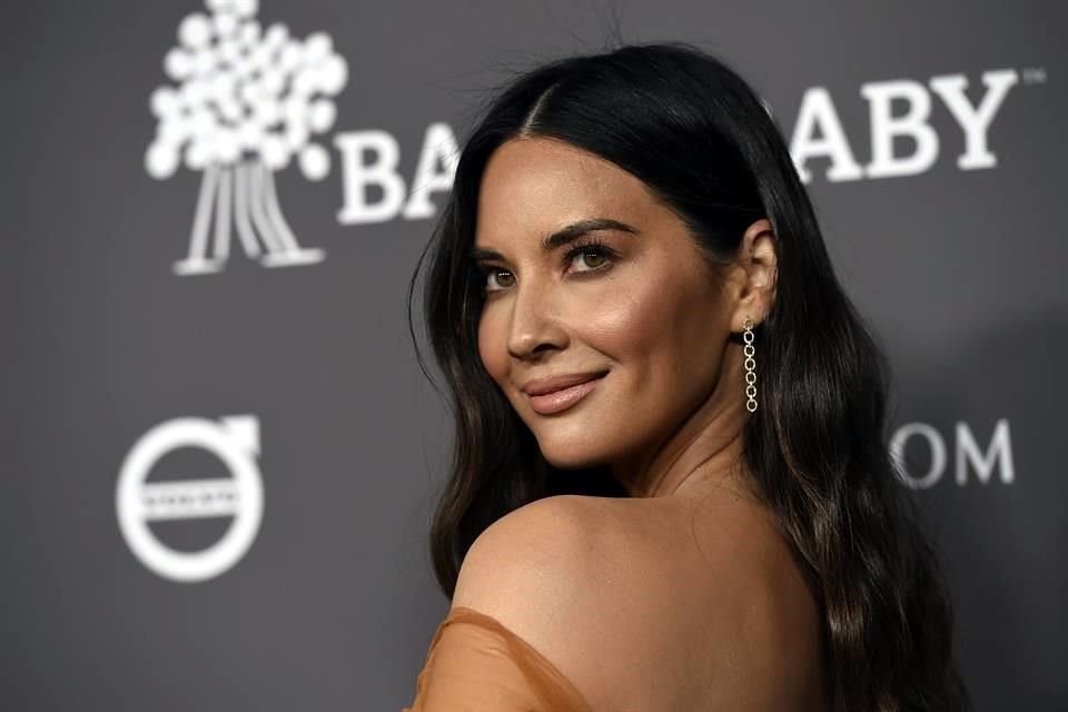 Olivia Munn confirma su embarazo.