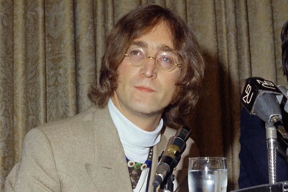 Una grabación de una entrevista en Dinamarca cone John Lennon, en la que interpretó un tema inédito, será subastada en el País a finales de septiembre.