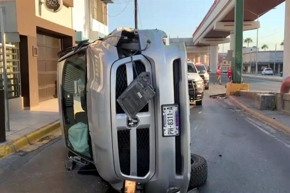 El accidente se reportó alrededor de las 8:10 horas, en la lateral de la mencionada avenida en dirección al sur y la calle Ruperto Martínez.