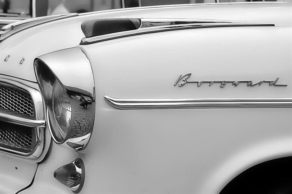 La producción en México inició finalmente en 1967 con el modelo 230