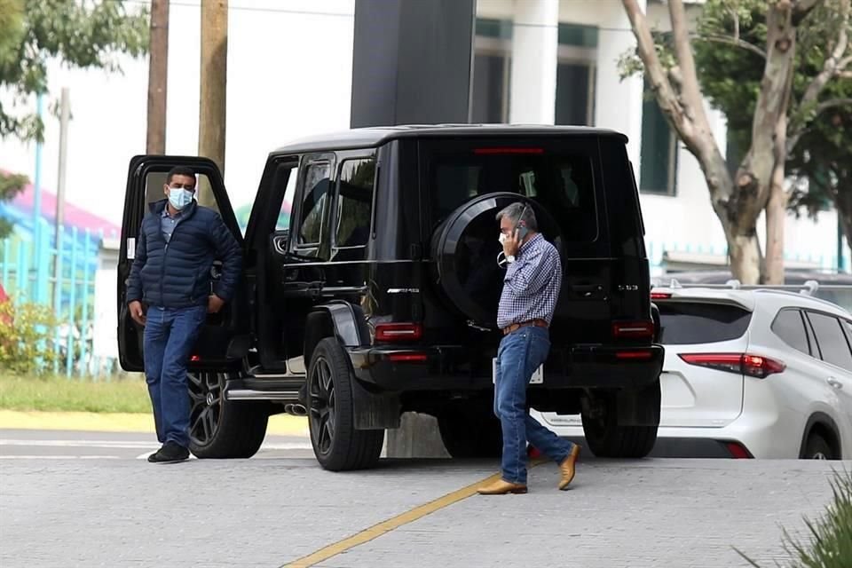 Gerardo Fernández llegó al Hospital San José, donde fue intervenida Doña Cuquita.