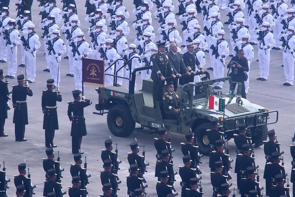 El Presidente encabeza la celebración.