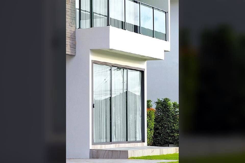 Gracias a la tecnología que incorpora, Lumax es capaz de reducir el ingreso de calor al interior del edificio hasta en un 33% en comparación con el vidrio claro.