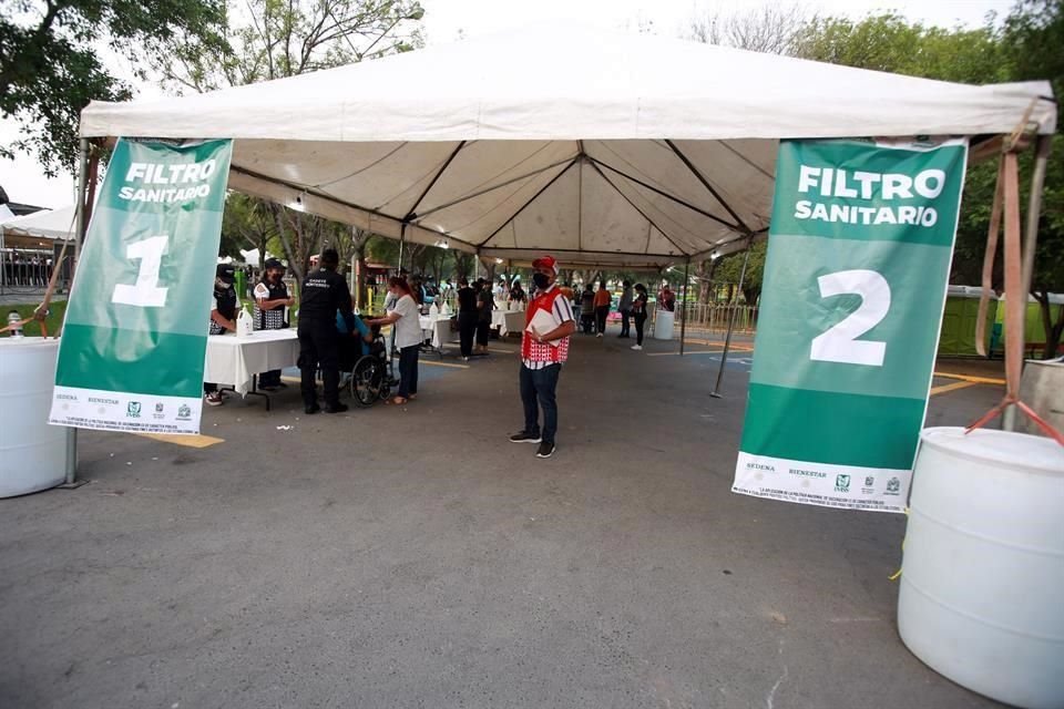 En Monterrey, la aplicación de la vacuna AstraZeneca con el apoyo de 500 elementos de los tres niveles de gobierno.