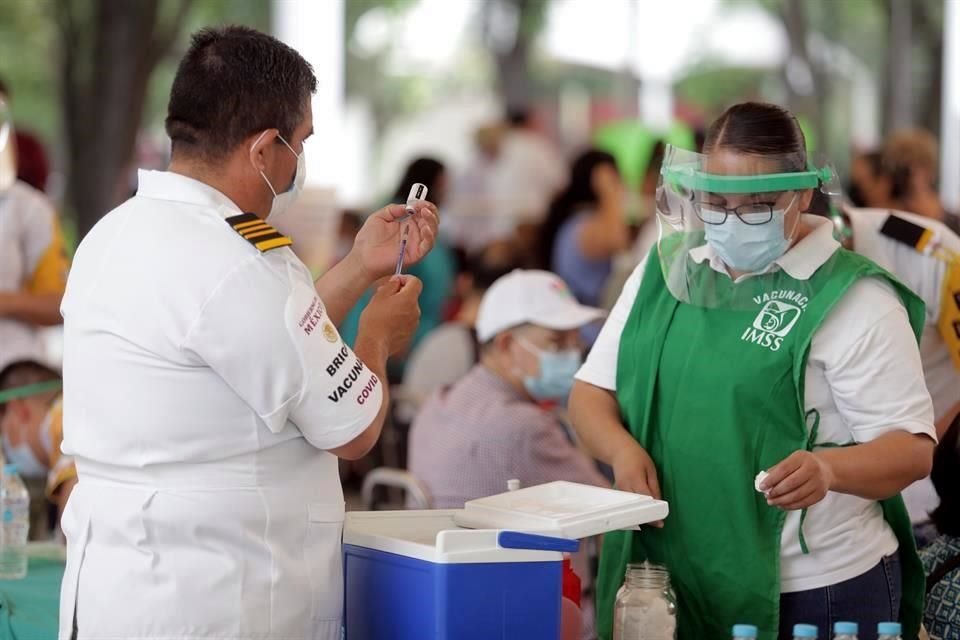 El Municipio de Monterrey arrancó esta mañana el proceso de vacunación de adultos mayores contra el Covid.